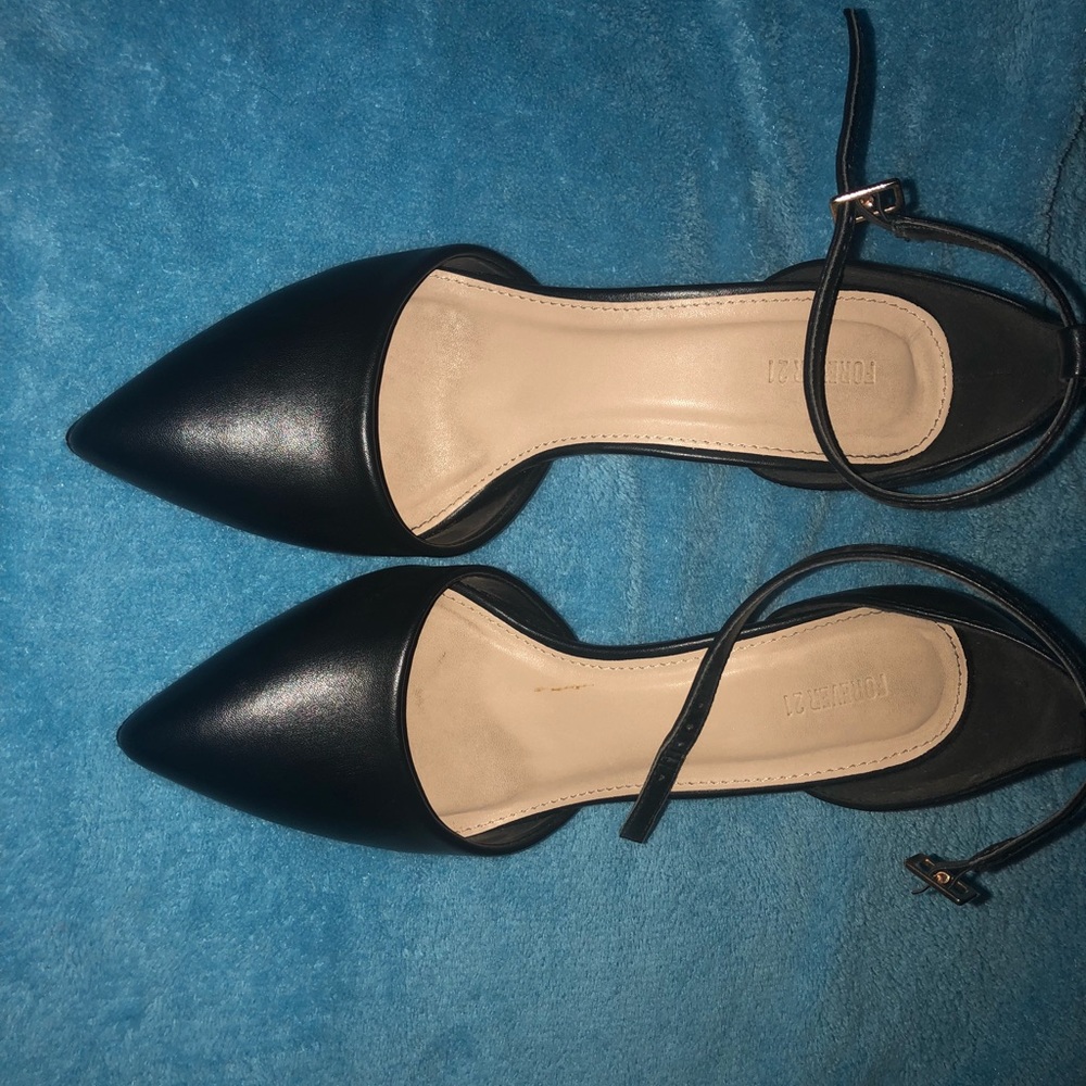 Black 2 inch heels 👠